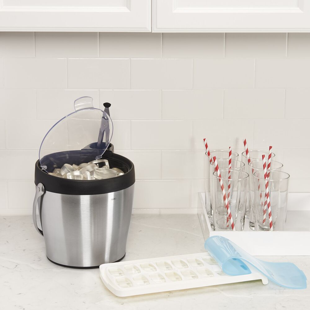 No-Spill Ice Cube Tray I9
