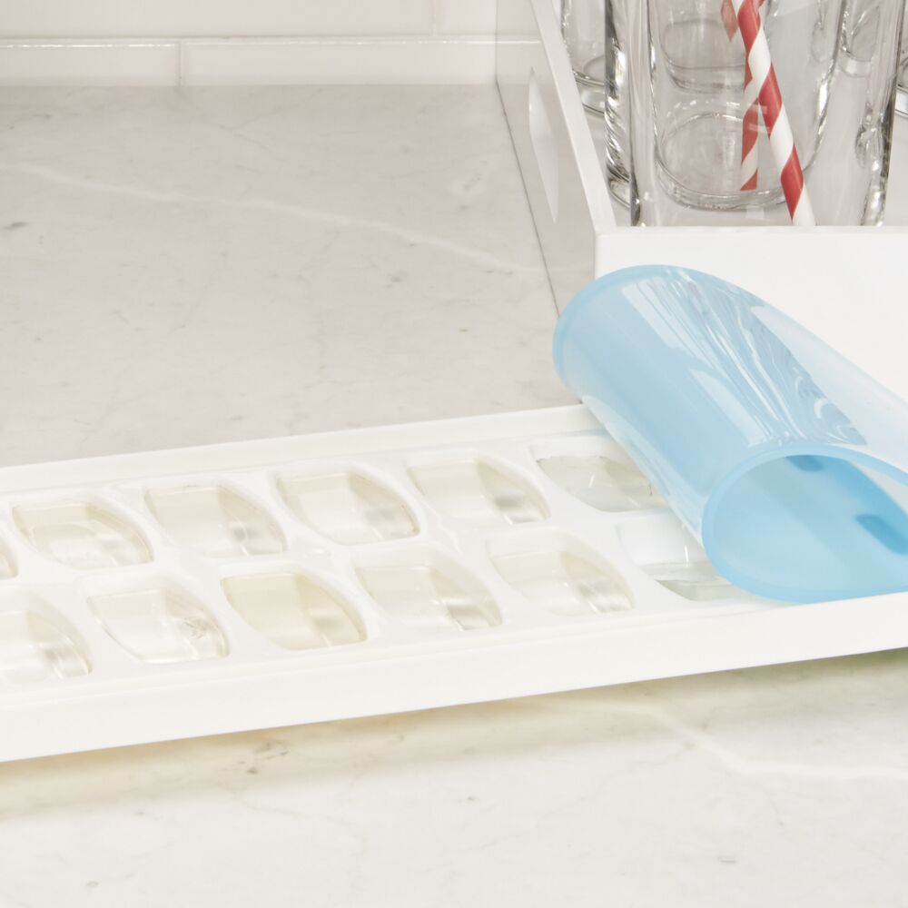 No-Spill Ice Cube Tray I9