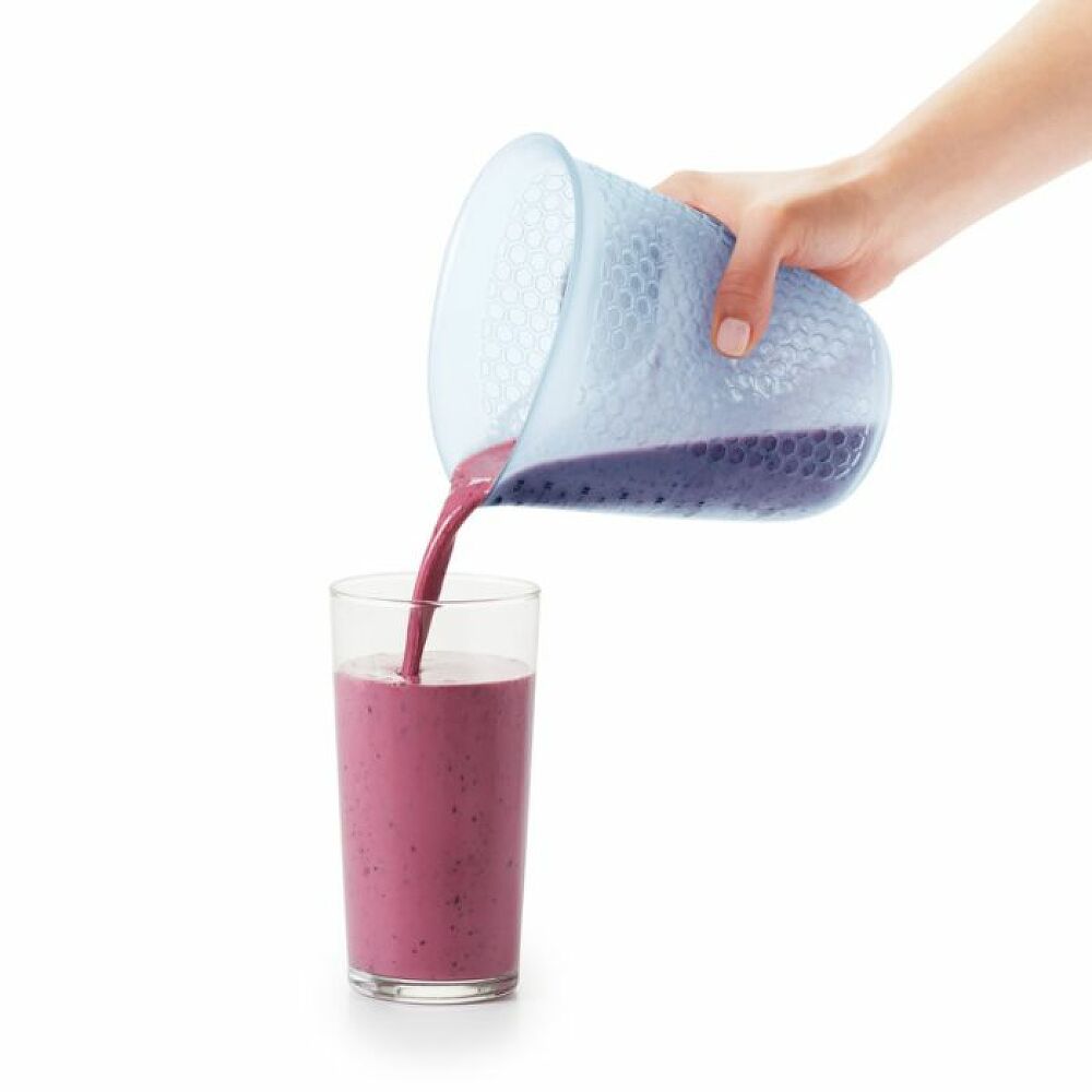 4 Cup Squeeze & Pour Measuring Cup T9