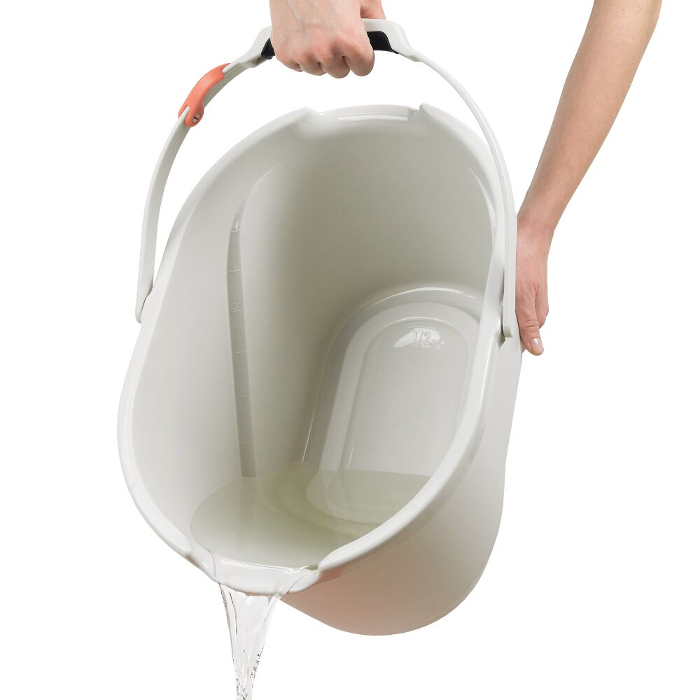 Angled Measuring Bucket J0