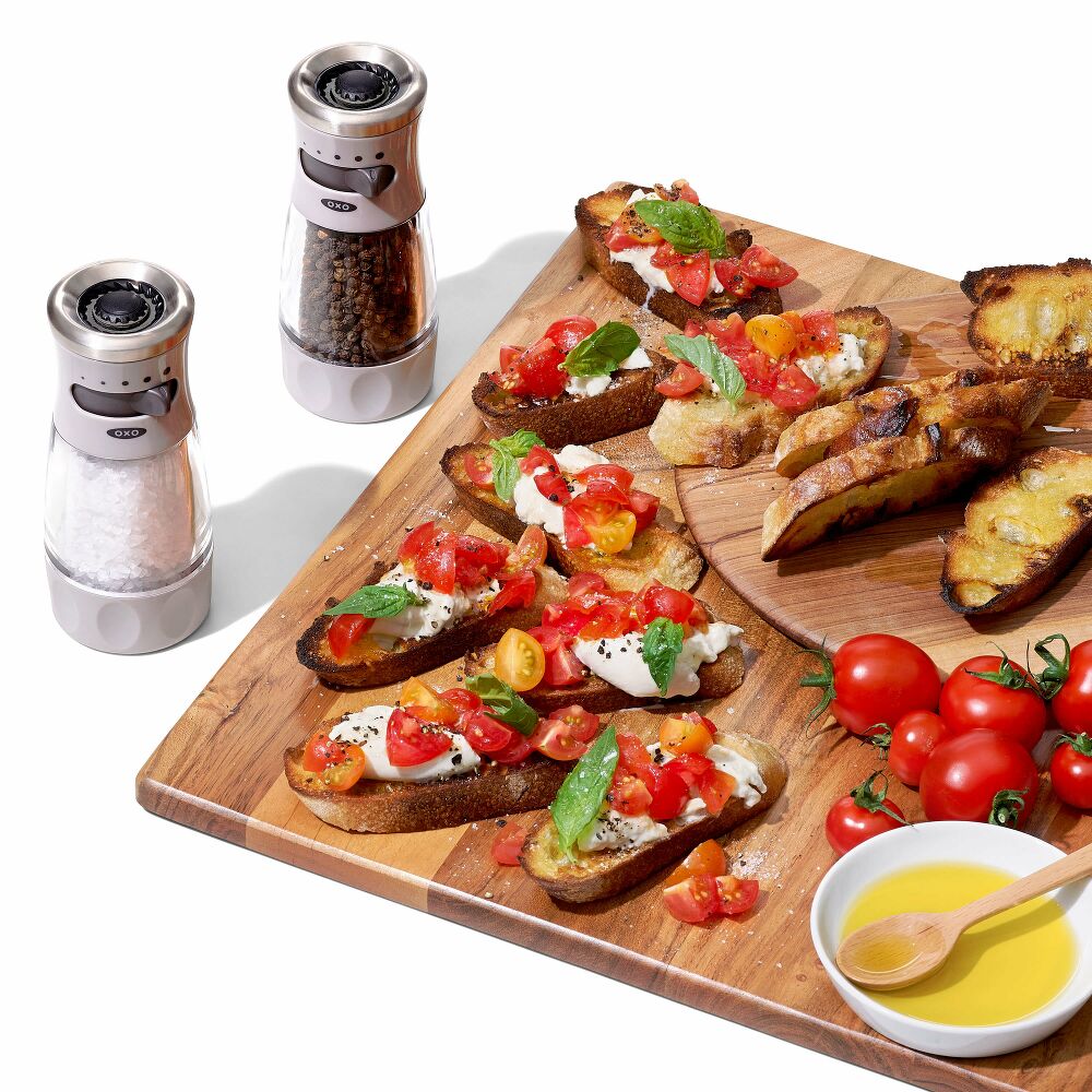 Contoured Mess-Free Salt Grinder P7