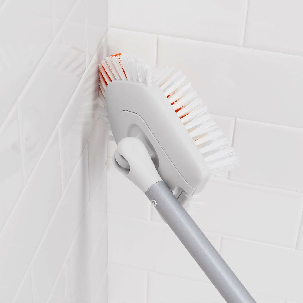 Extendable Tub & Tile Brush Z9