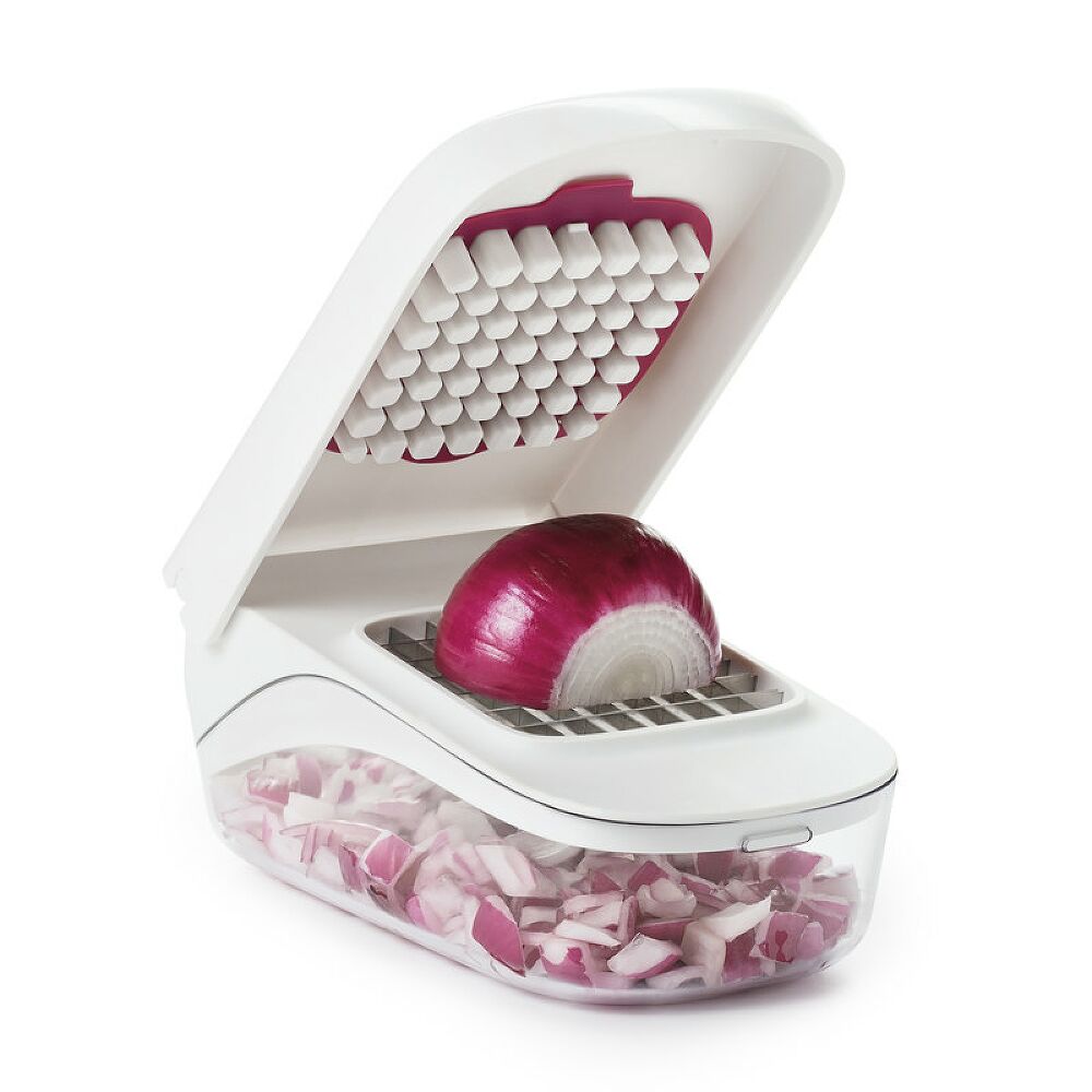 Vegetable Chopper with Easy-Pour Opening A9