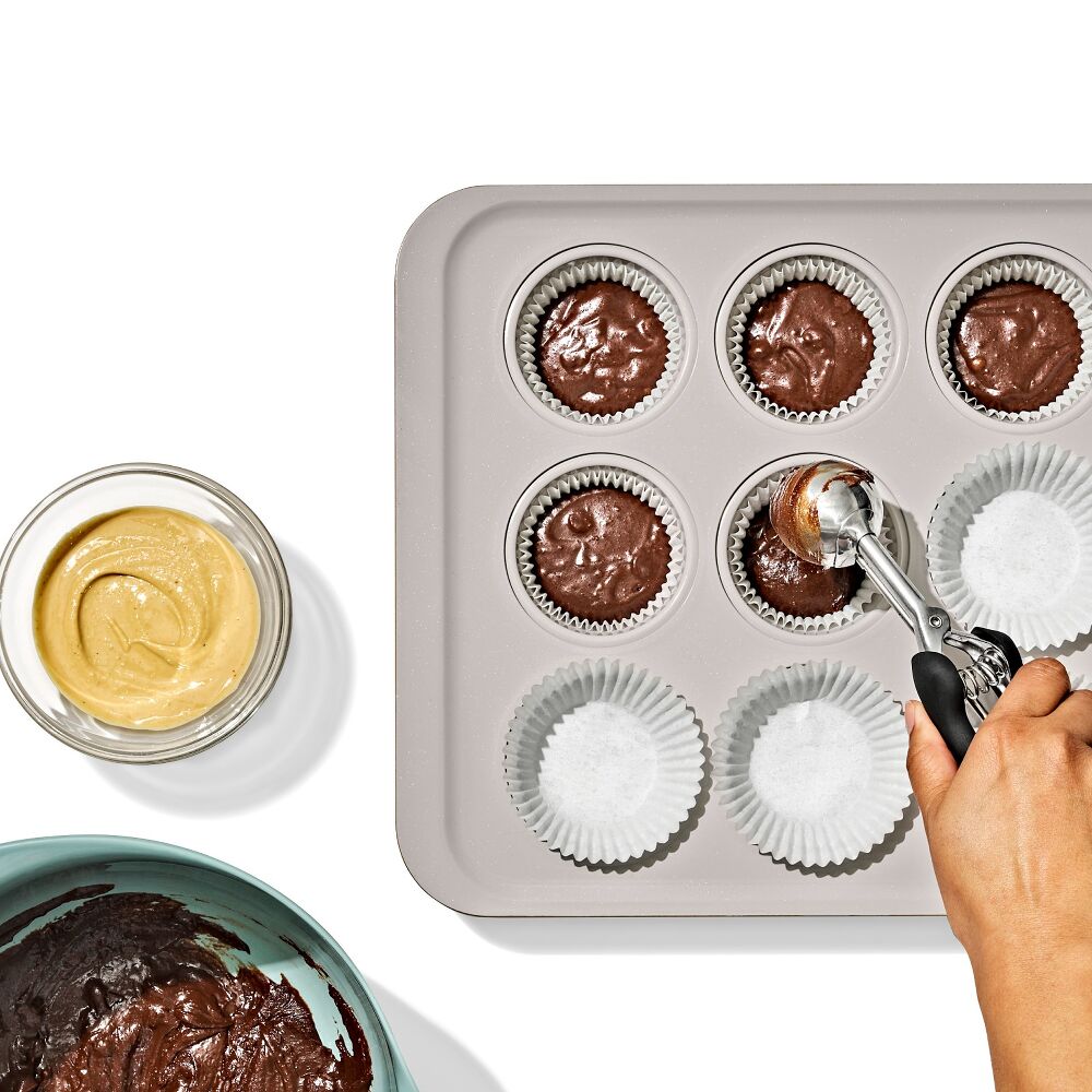 Non-Stick Pro Ceramic Coated Metal Bakeware 12 Cup Muffin Pan K2