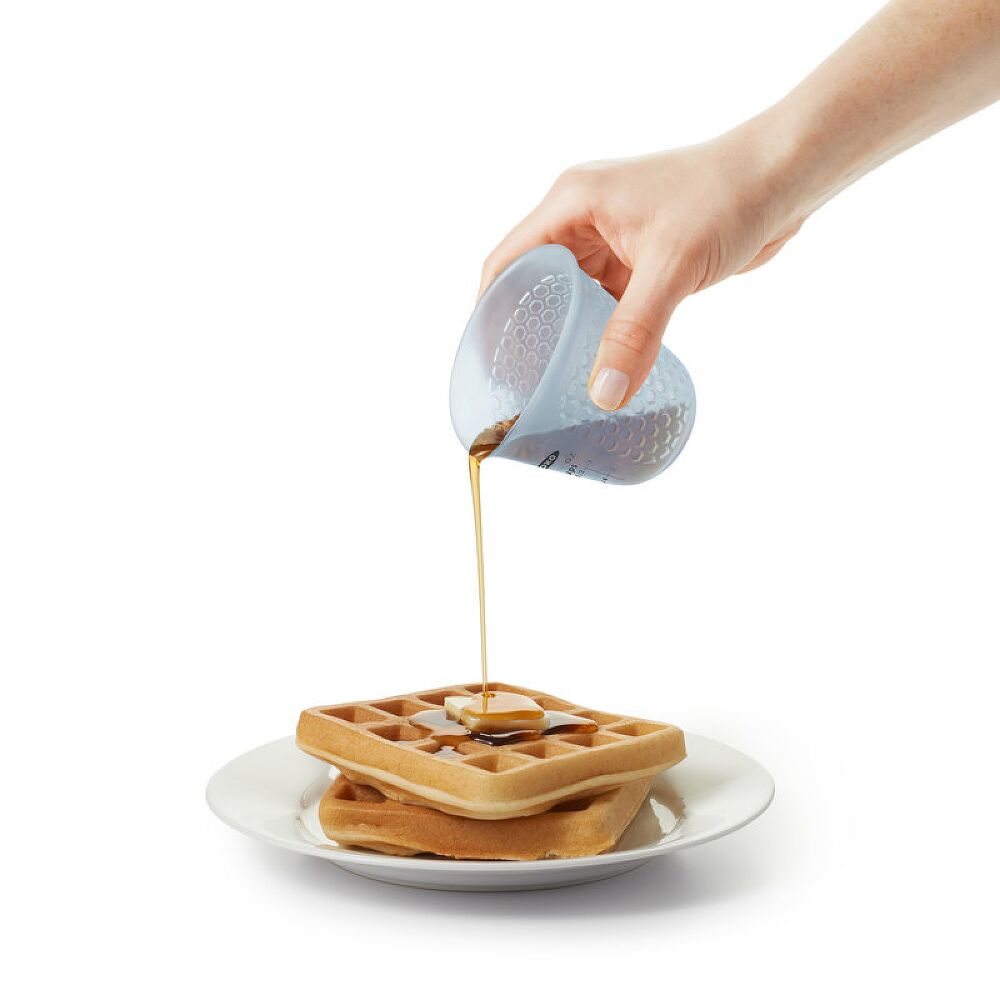 Mini Squeeze & Pour Silicone Measuring Cup W2